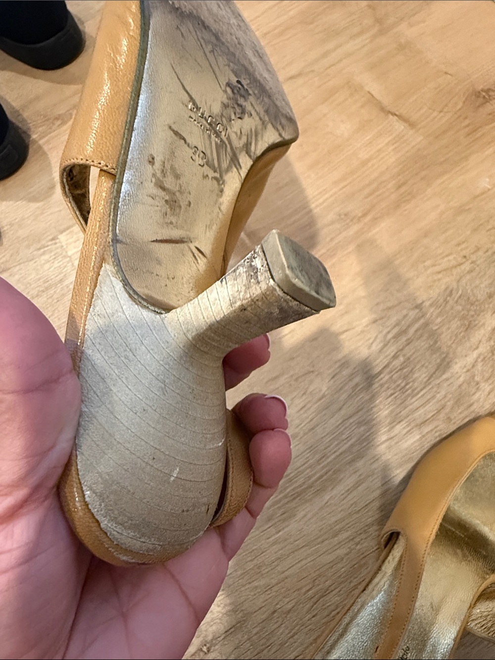 Gucci Tan and Gold Leather Slingback Mules - Picture 13 of 14